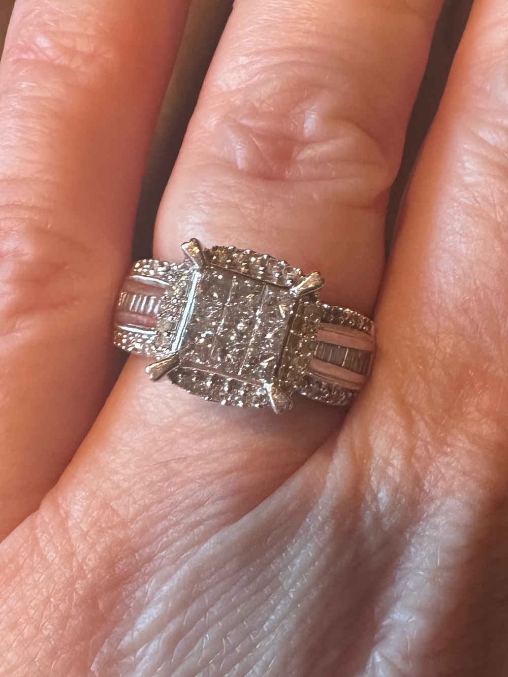 Amazing♥️ 10k gold diamond wedding ring